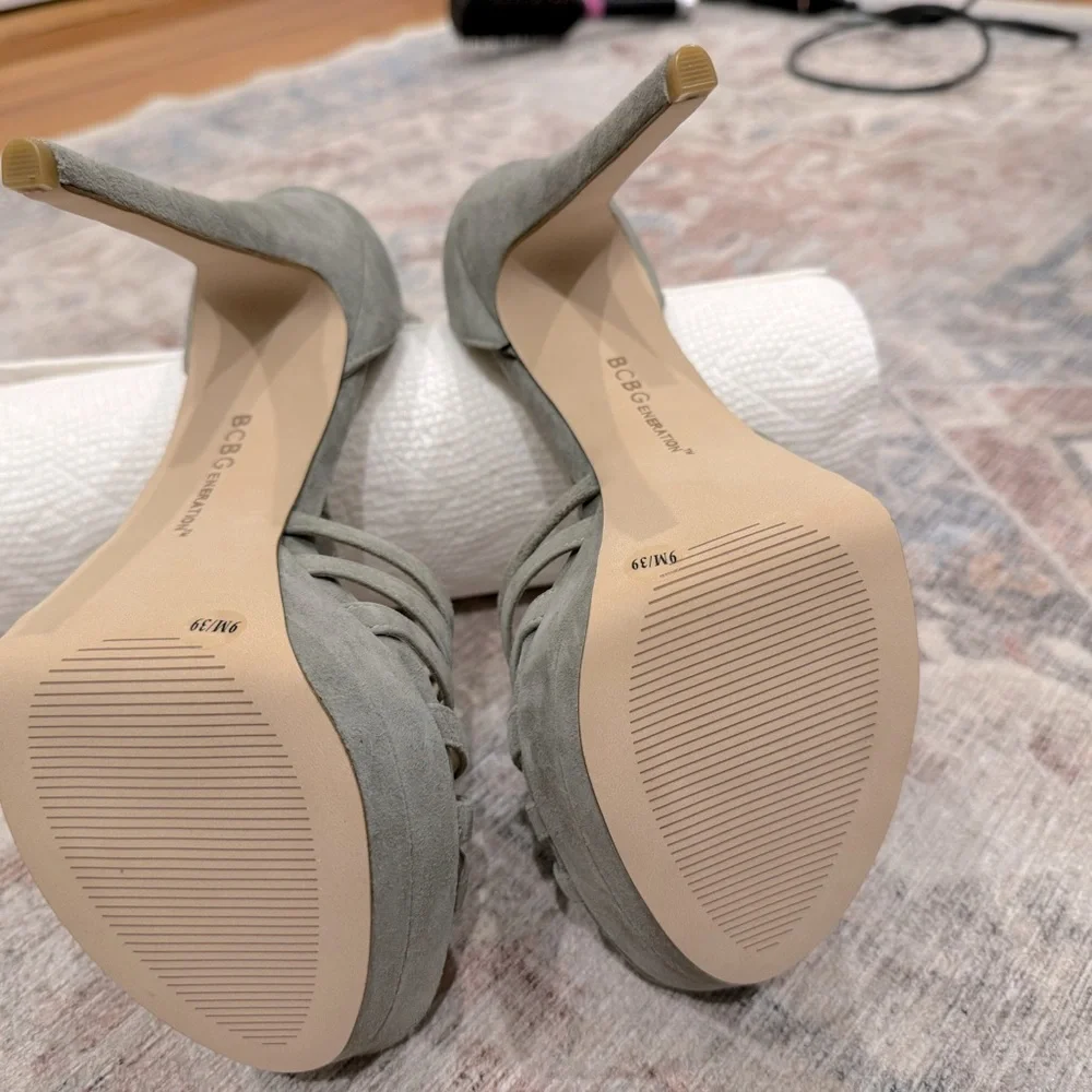 BCBG Generation Light Green Suede High Heeled Sandals Size 9